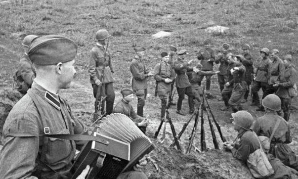 «Вставай, страна огромная!»: история 5 главных песен Великой Отечественной